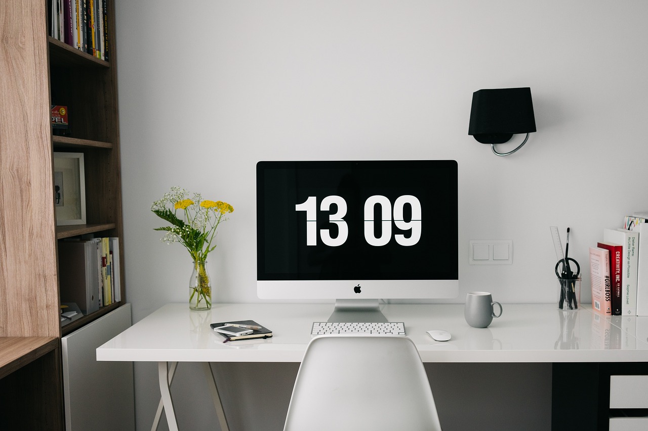 How to Create an Efficient Cleaning Routine for Your Home Office